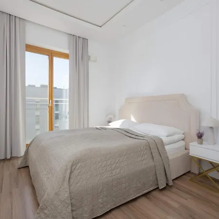 Stylish With Parking In Wilanow District By Renters شقة وارسو