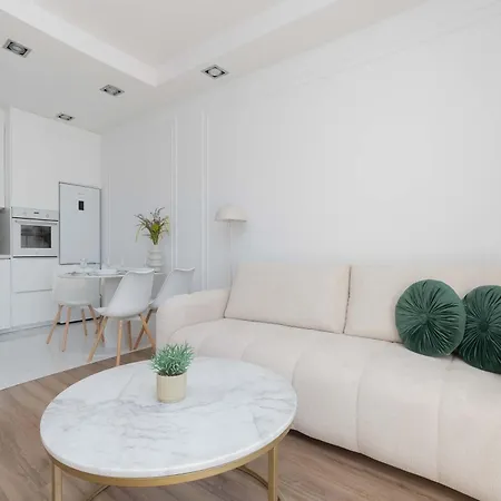 Stylish With Parking In Wilanow District By Renters * وارسو