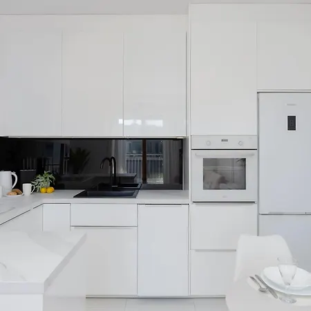 Stylish With Parking In Wilanow District By Renters شقة وارسو