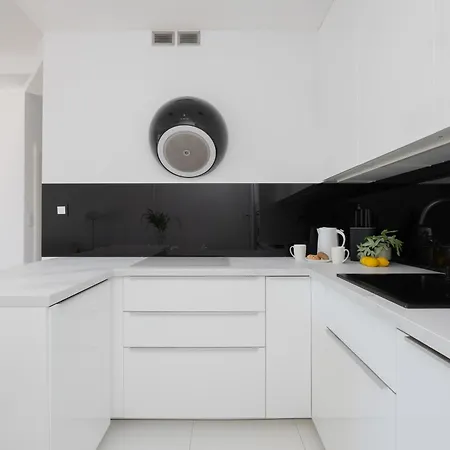 Stylish With Parking In Wilanow District By Renters شقة وارسو