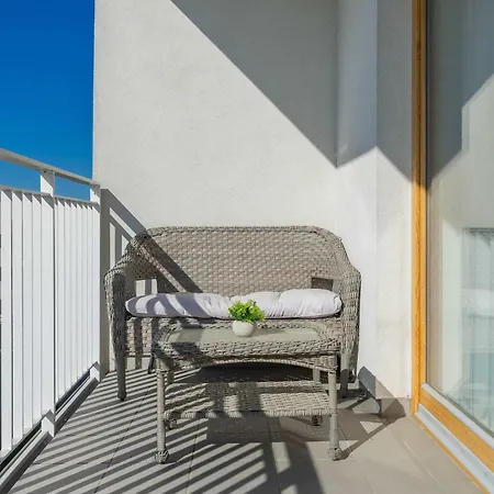 Stylish With Parking In Wilanow District By Renters شقة *