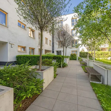 Stylish With Parking In Wilanow District By Renters شقة *